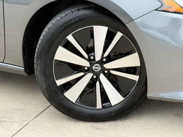 2022 Nissan Altima - Image 2