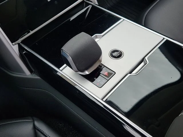 2026 Land Rover Range Rover - Image 15
