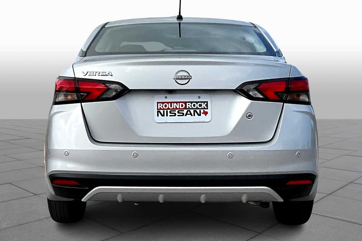 2025 Nissan Versa - Image 4