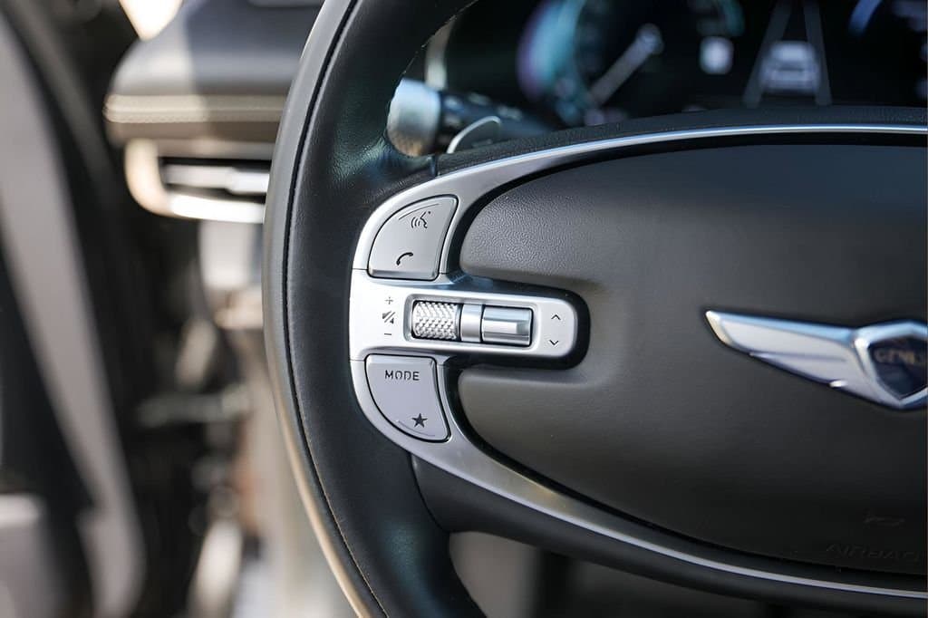 2023 Genesis GV80 - Image 14