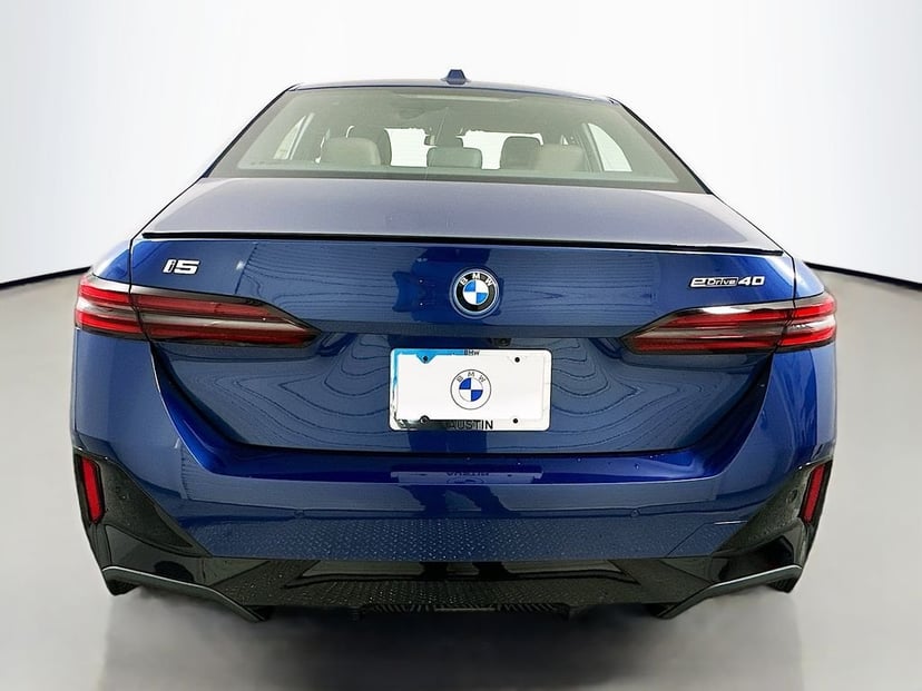 2027 BMW i5 - Image 6