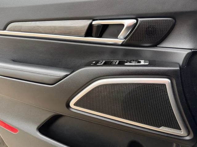 2024 Kia Telluride - Image 25