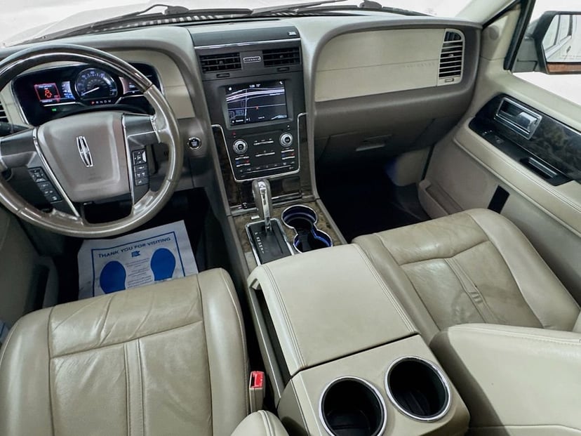 2017 Lincoln Navigator - Image 28