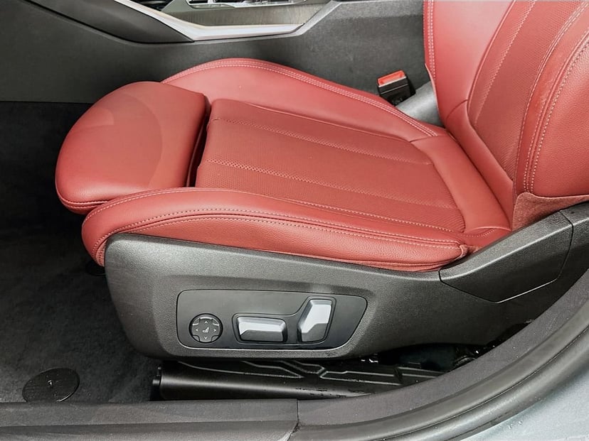 2023 BMW 3 Series - Image 20
