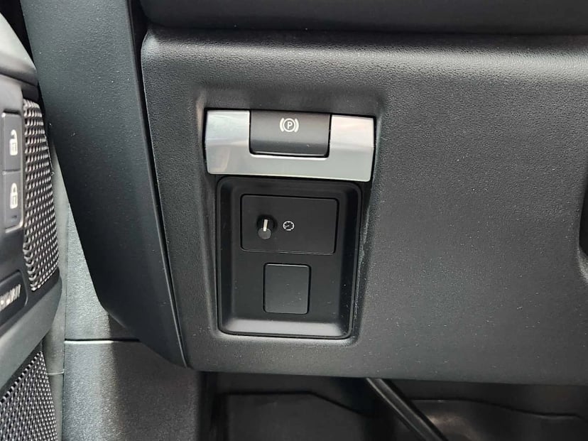 2024 Land Rover Defender - Image 22
