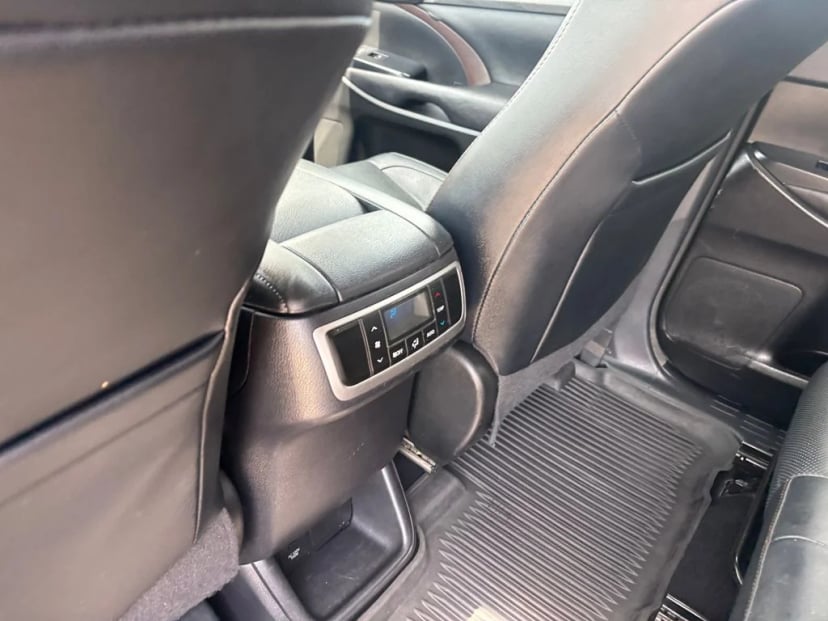 2017 Toyota Highlander - Image 27