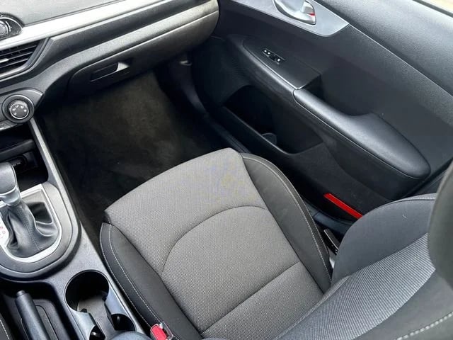 2023 Kia Forte - Image 23