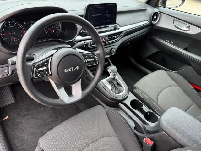2023 Kia Forte - Image 9
