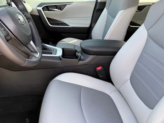 2022 Toyota RAV4 - Image 10