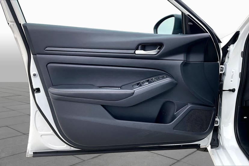 2025 Nissan Altima - Image 21