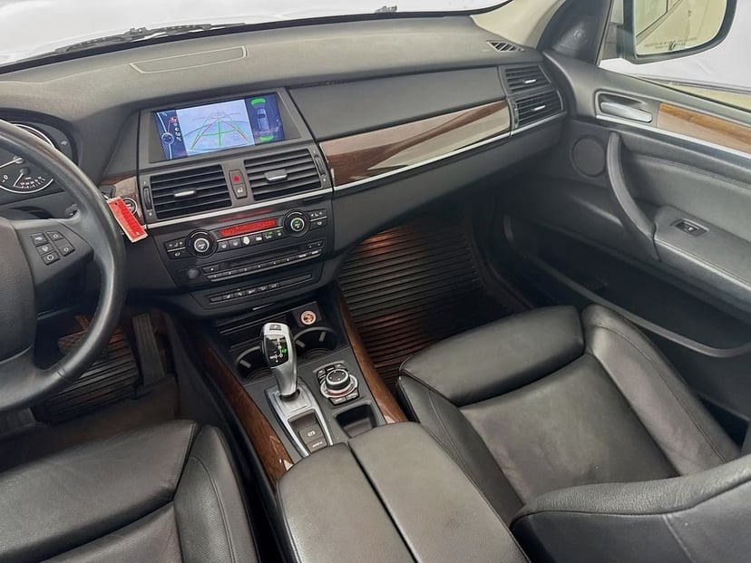 2010 BMW X5 - Image 30