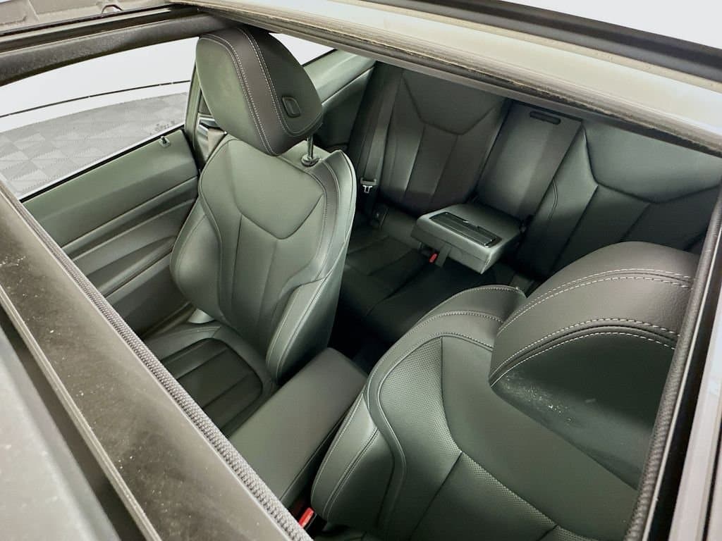 2025 BMW 4 Series - Image 22
