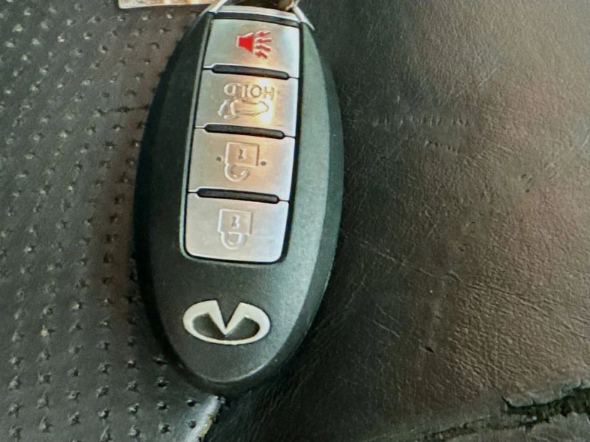 2012 INFINITI QX56 - Image 40