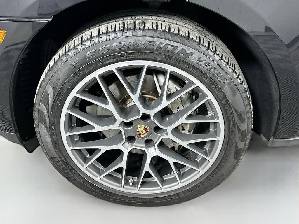 2015 Porsche Macan - Image 32