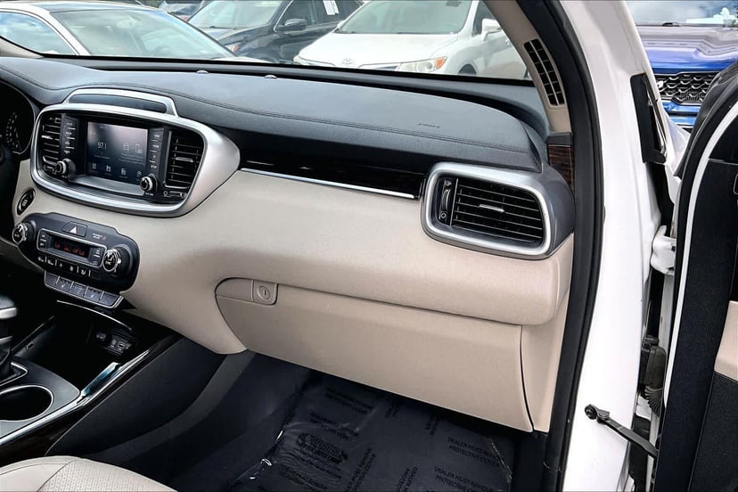 2020 Kia Sorento - Image 19