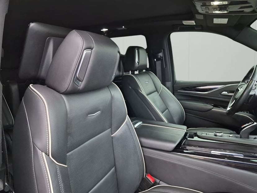 2021 Cadillac Escalade - Image 15