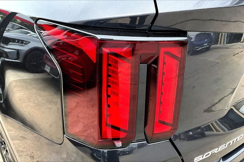 2025 Kia Sorento - Image 27