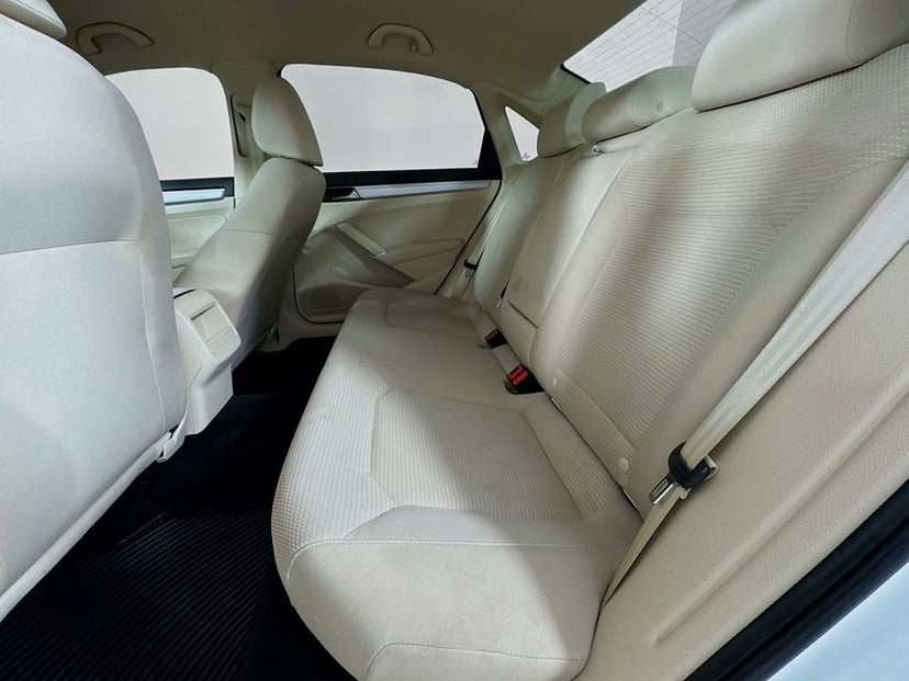 2017 Volkswagen Passat - Image 28