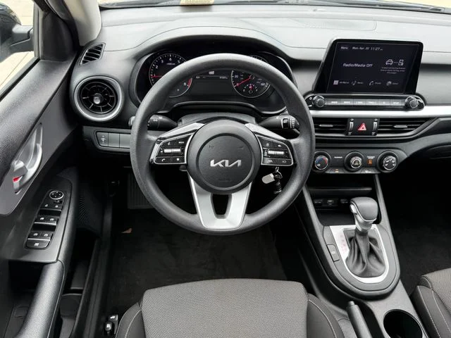 2023 Kia Forte - Image 25