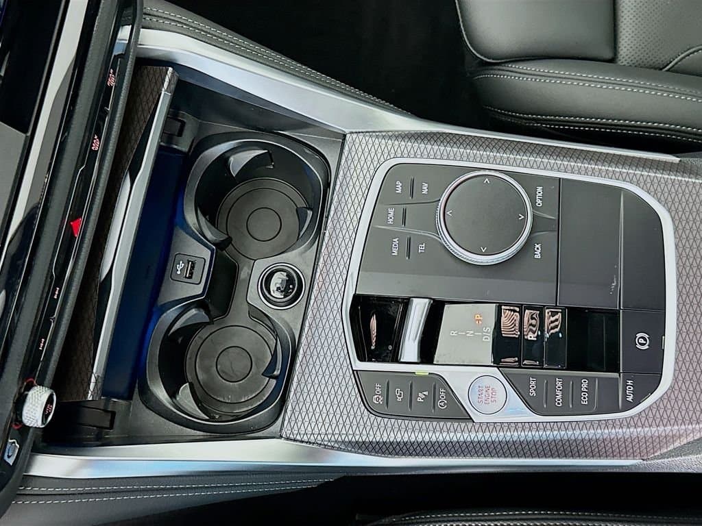 2025 BMW 4 Series - Image 17