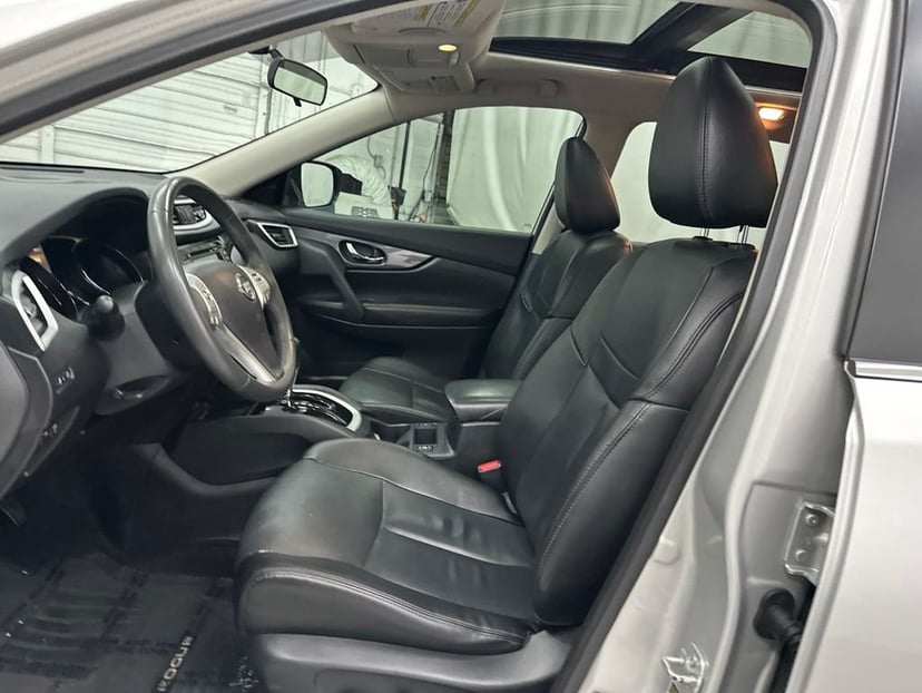 2015 Nissan Rogue - Image 16