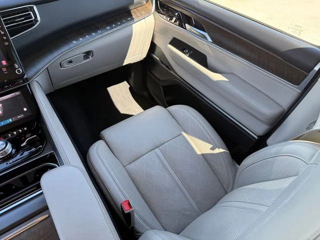 2023 Jeep Grand Wagoneer - Image 29