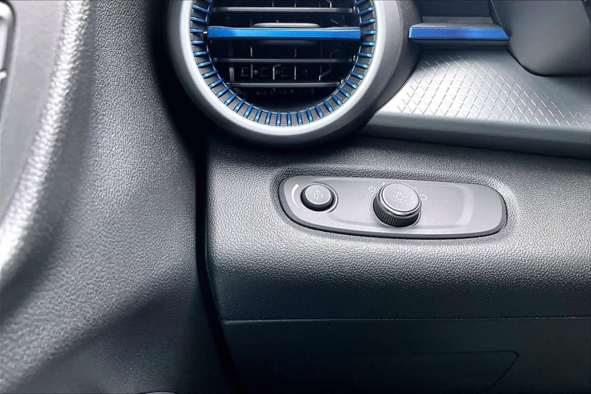 2025 Chevrolet Trax - Image 33