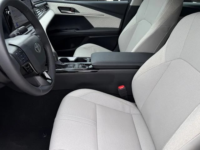 2025 Toyota Camry - Image 9
