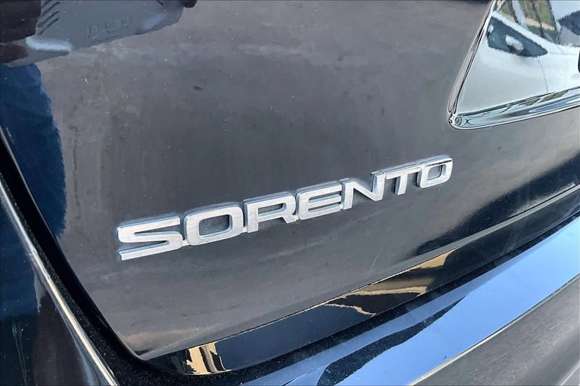 2019 Kia Sorento - Image 30