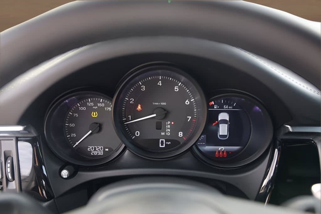 2025 Porsche Macan - Image 11