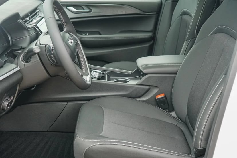 2025 Jeep Grand Cherokee - Image 14