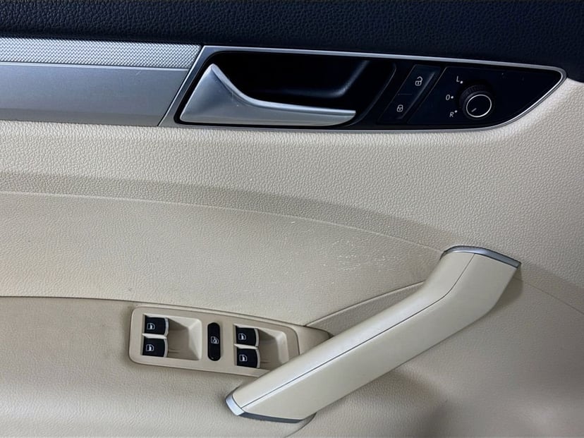 2017 Volkswagen Passat - Image 21
