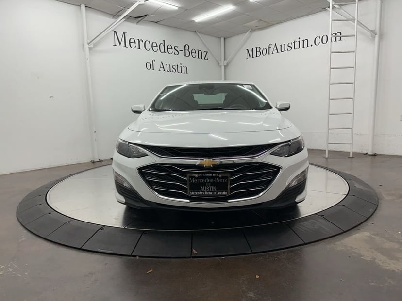 2023 Chevrolet Malibu - Image 2
