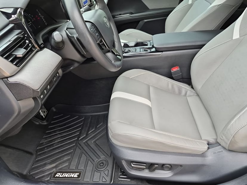 2025 Toyota Camry - Image 31