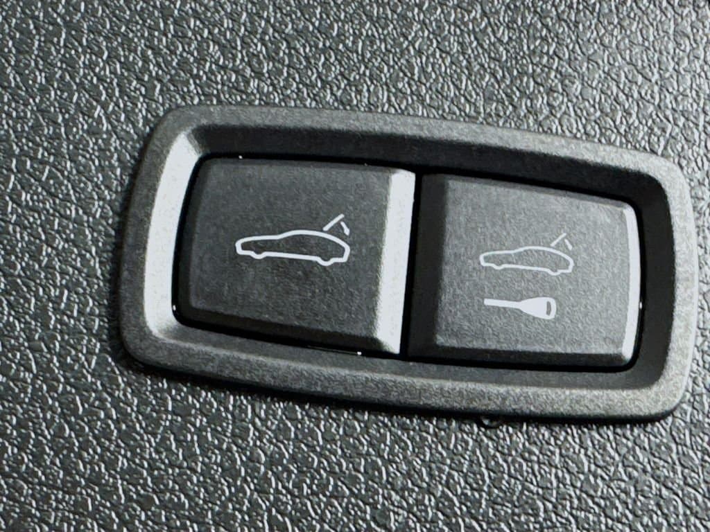 2024 PORSCHE Macan - Image 35