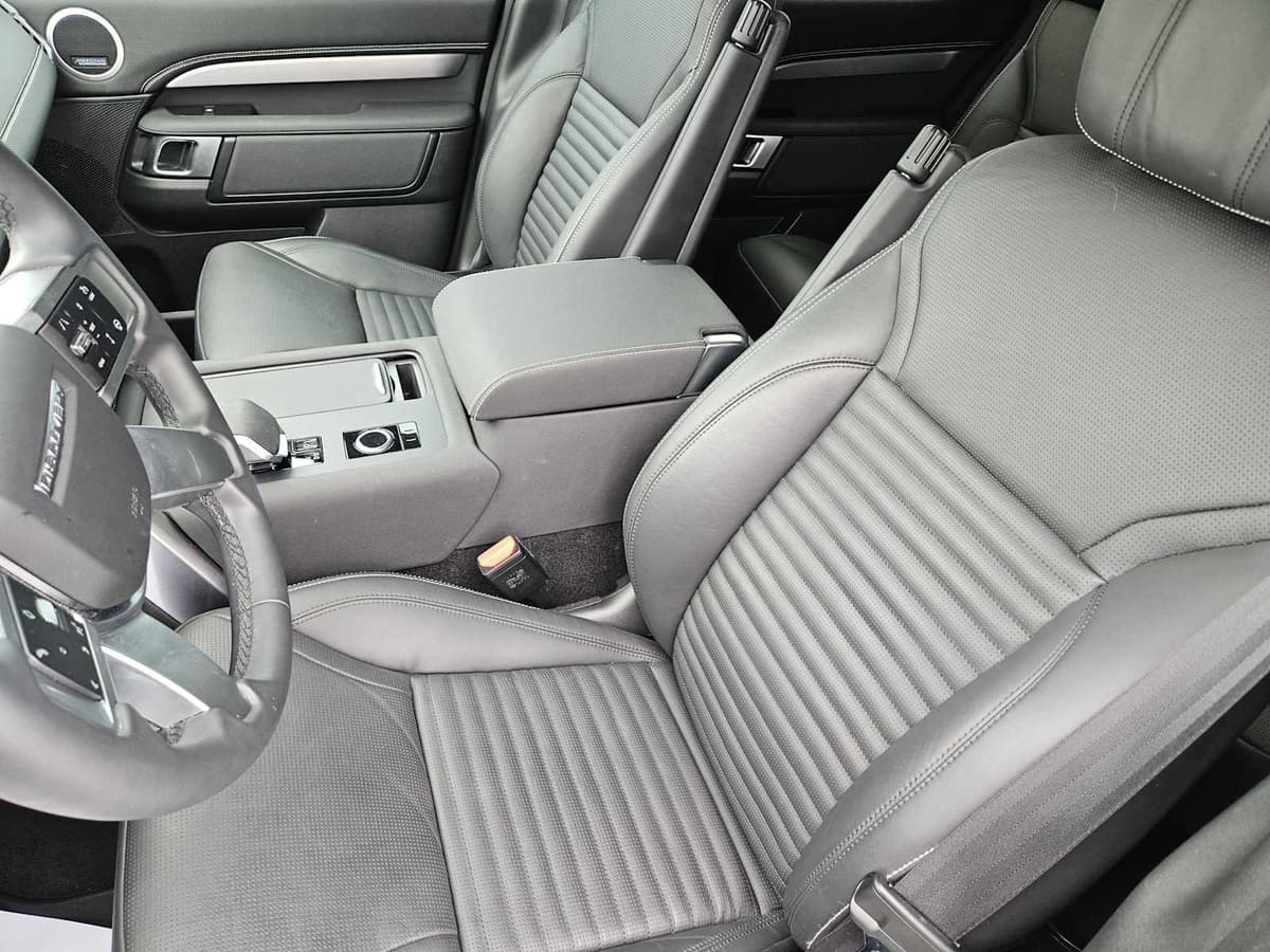 2025 Land Rover Discovery - Image 11