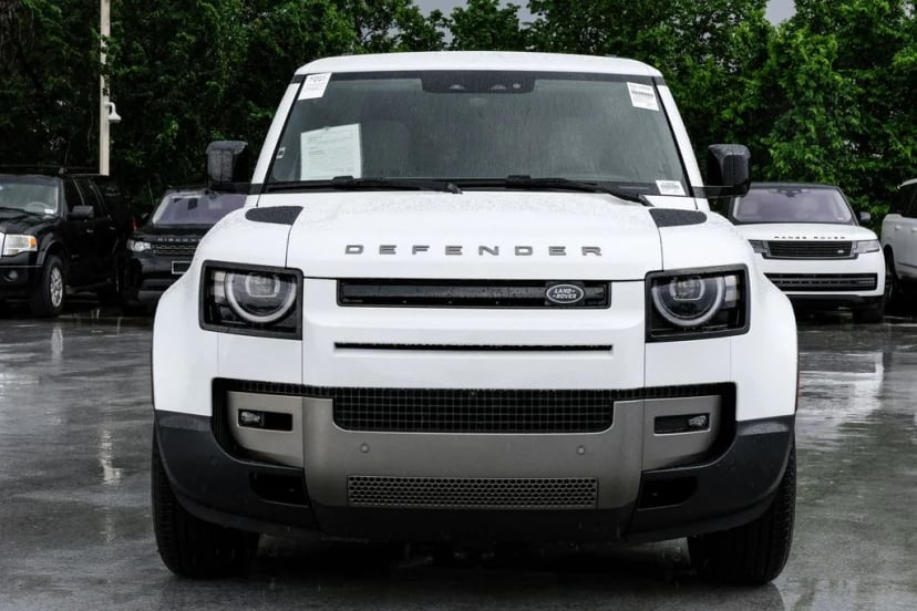 2026 Land Rover Defender 110 - Image 4