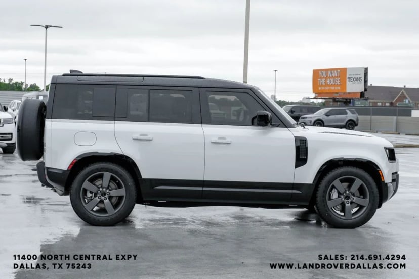 2026 Land Rover Defender 110 - Image 7