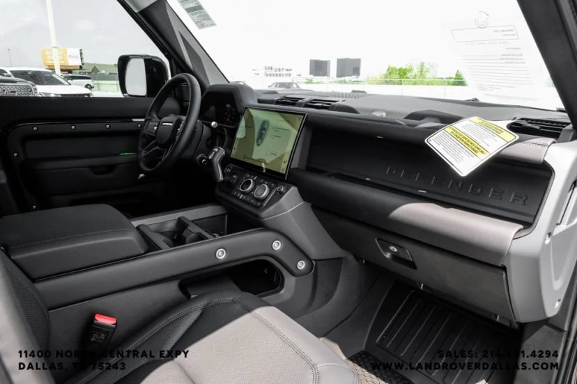2026 Land Rover Defender 110 - Image 12