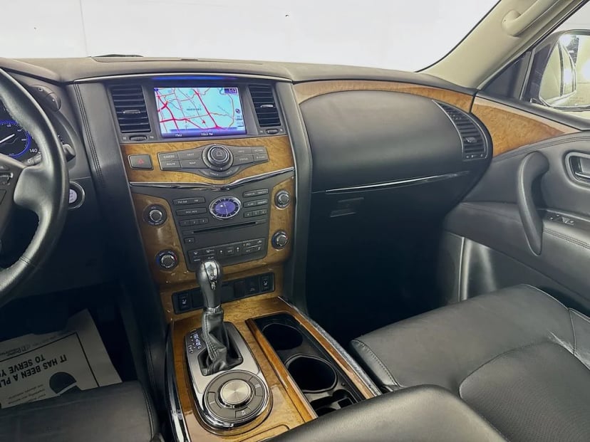 2013 INFINITI QX56 - Image 30