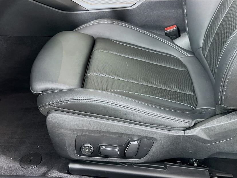 2025 BMW 4 Series - Image 20