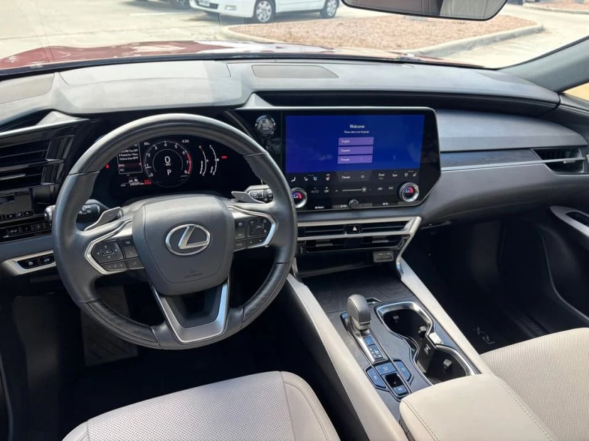 2024 Lexus RX - Image 28