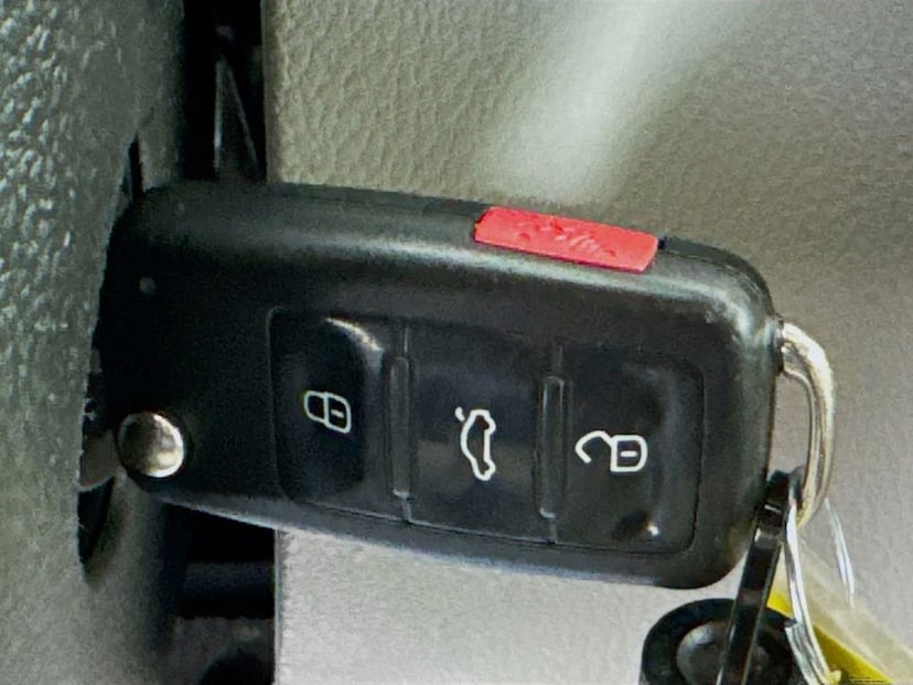 2015 Volkswagen Passat - Image 18