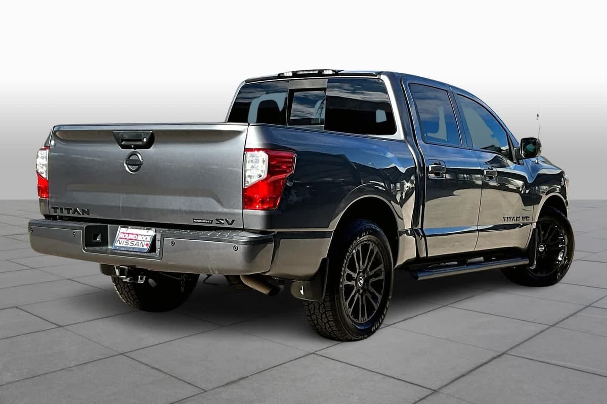 2019 Nissan Titan - Image 12