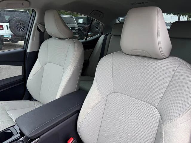 2025 Toyota Camry - Image 40