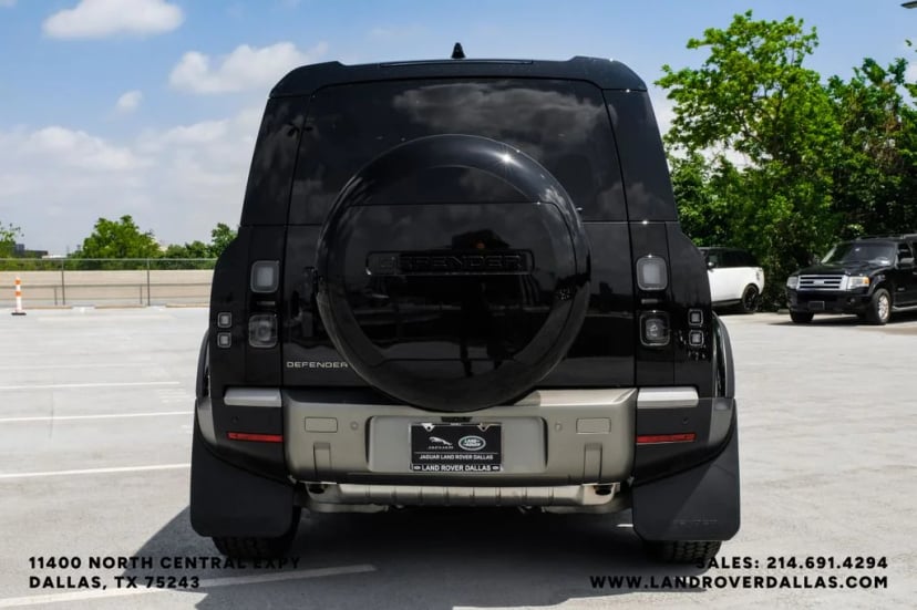 2026 Land Rover Defender 110 - Image 7