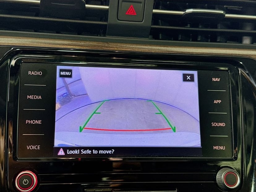 2022 Volkswagen Passat - Image 15