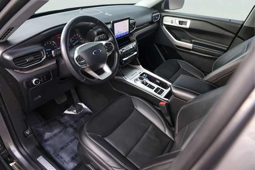 2023 Ford Explorer - Image 13