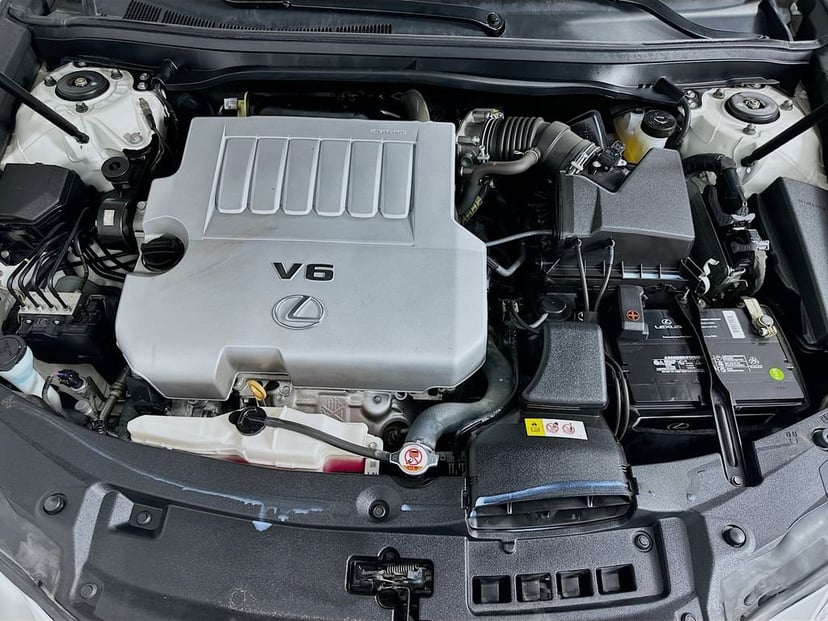 2017 Lexus ES - Image 31