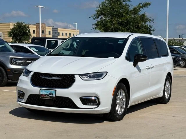 2024 Chrysler Pacifica - Image 7